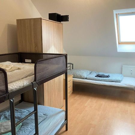 Gaestewohnung 4-Raum Wohnung Fuer 2-8 Personen Zwickau Bagian luar foto