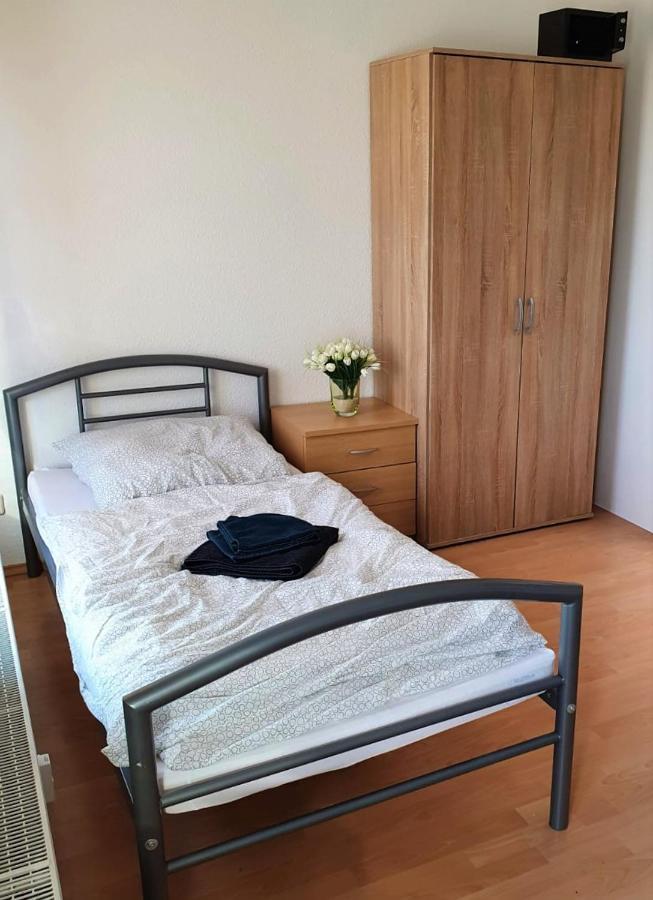 Gaestewohnung 4-Raum Wohnung Fuer 2-8 Personen Zwickau Bagian luar foto